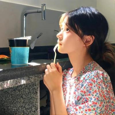 这名男子，捡到了人鱼。